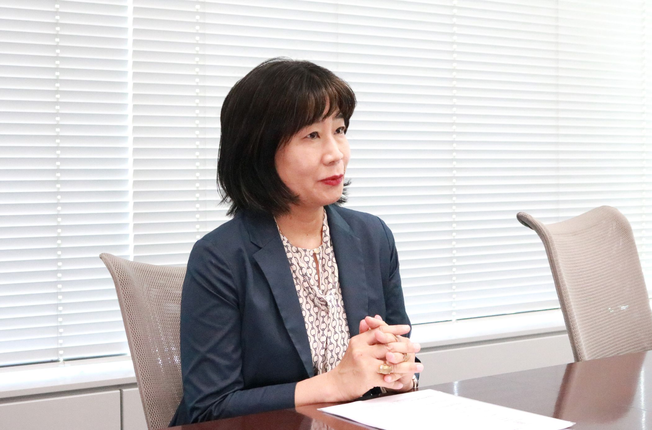 J.フロント リテイリングのCDP支援事例インタビューにおける、小林氏の笑顔のカット