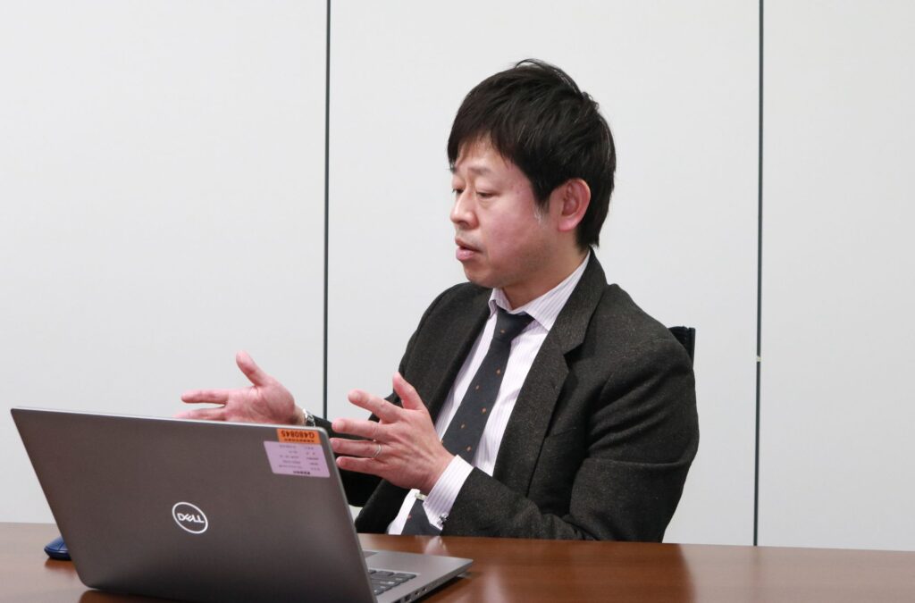 荏原環境プラントの支援事例インタビューにおける、井原 氏のインタビュー風景