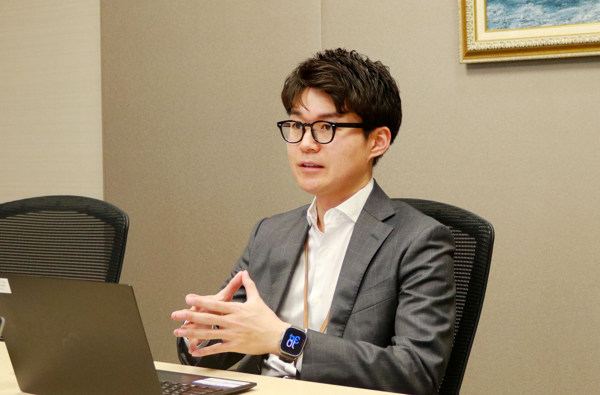 日本郵船の支援事例インタビューにおける、中島氏のインタビュー風景