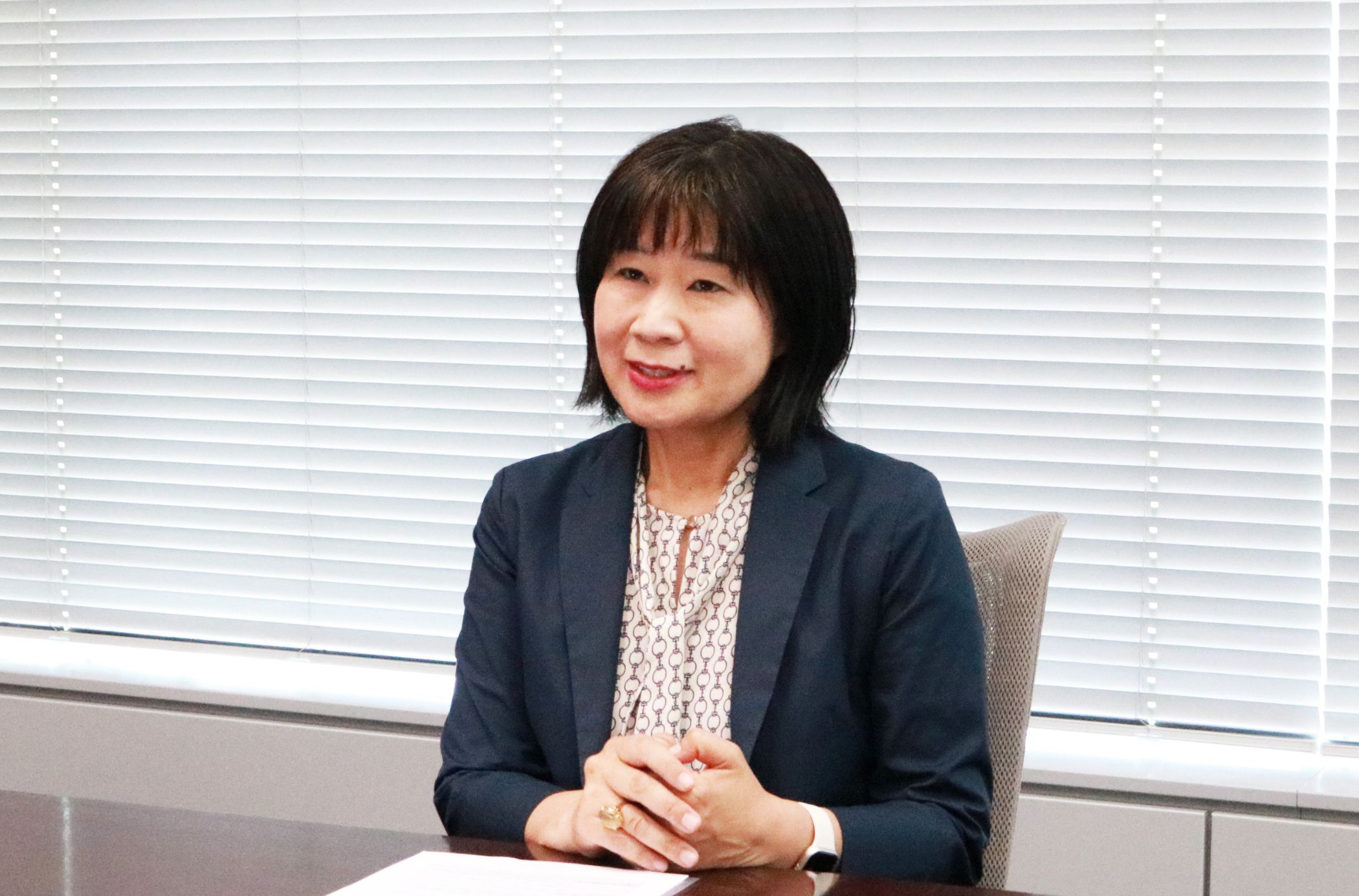 J.フロント リテイリングのTCFD対応支援事例インタビューにおける、小林氏の笑顔のカット
